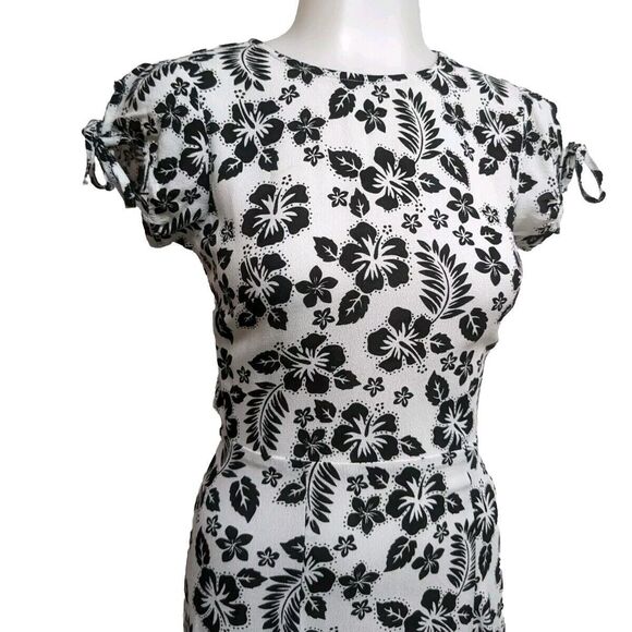 Urban Outfitters Dress Mini Backless Peep Hole Short Sleeves Ties on Back B&W XS - Picture 3 of 9